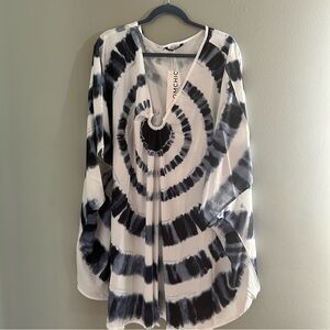 BLOOMCHIC Chic Black and White Tie-Dye Women's Top 6x